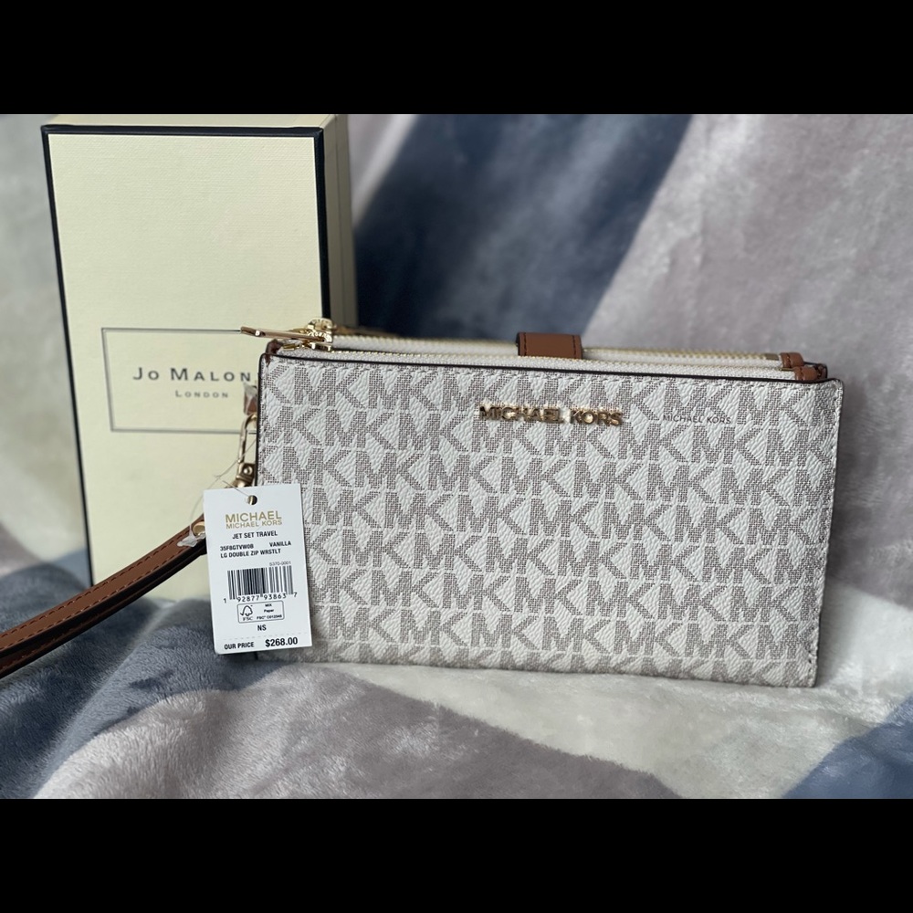 Michael Kors Smart Wallet